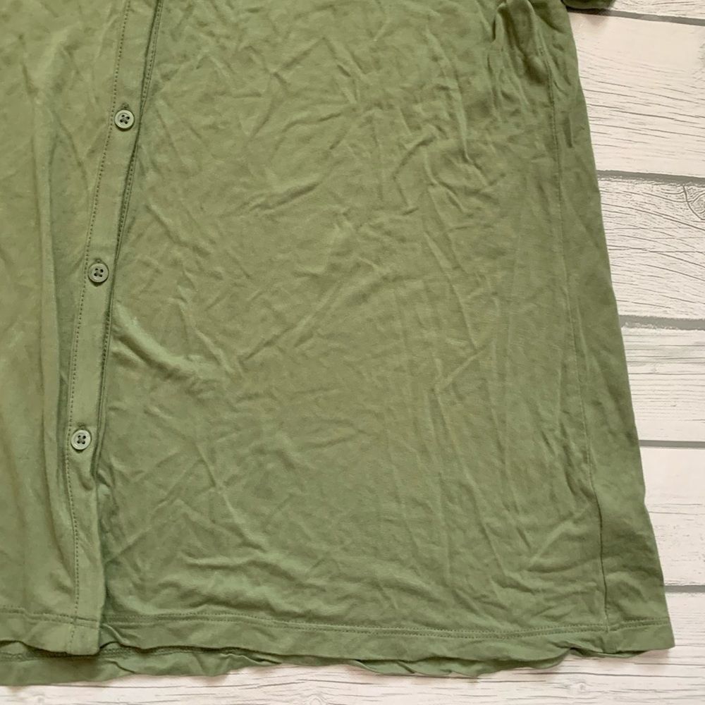 Old Navy-Olive green top-medium tall - Picture 5 of 8
